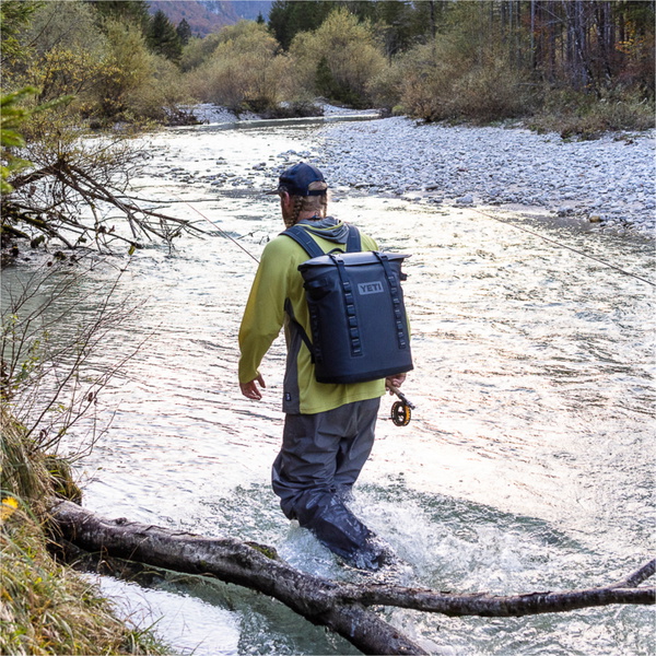 2026 YETI Hopper M20 Rygsæk Blød Køler 70000002204 - Charcoal
